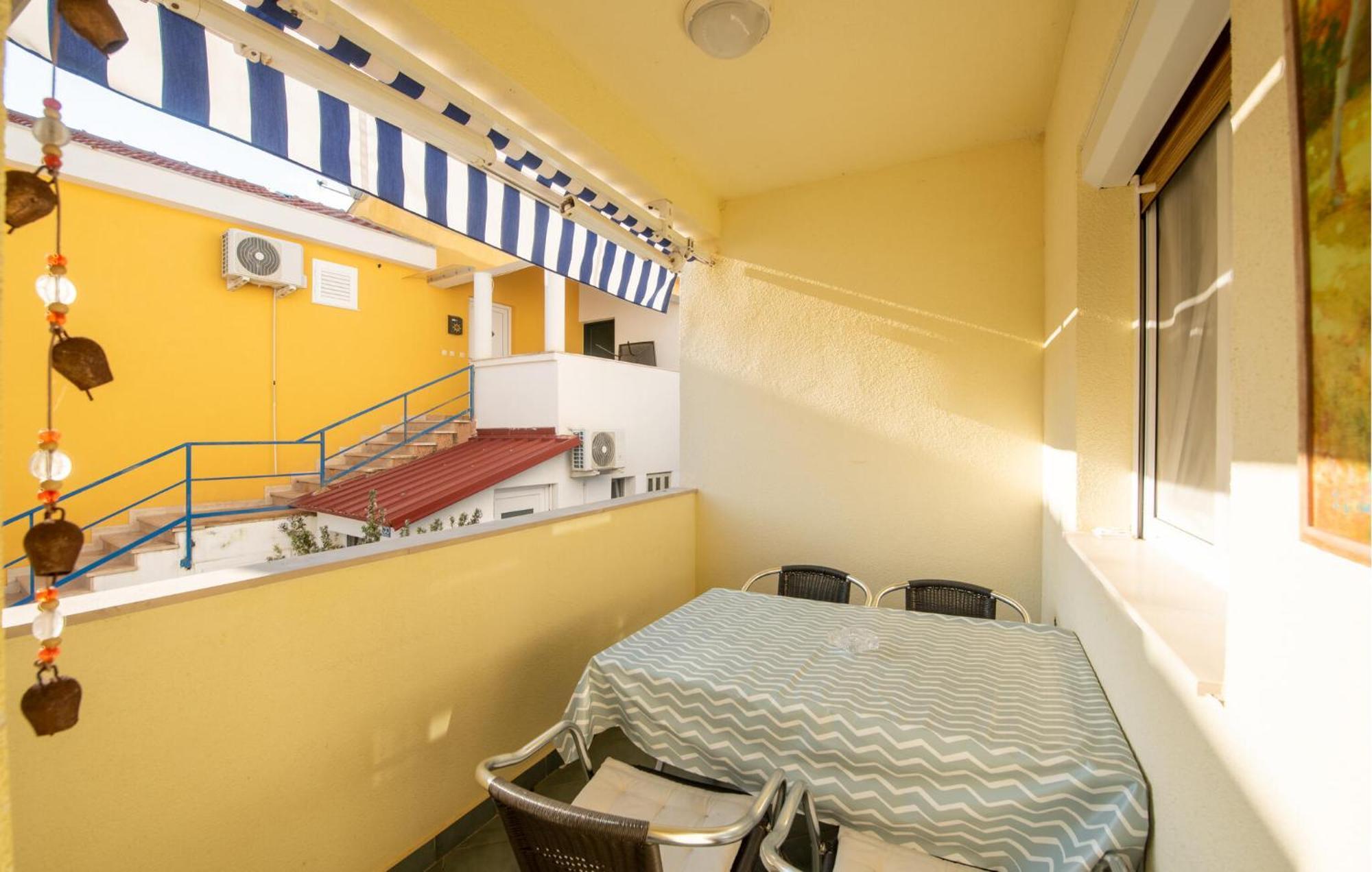 2 Bedroom Gorgeous In Apartament